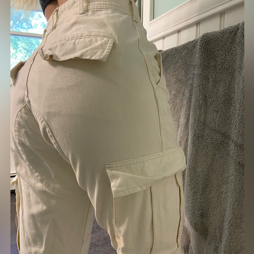 Brandy Melville cream cargo pants 🍦
